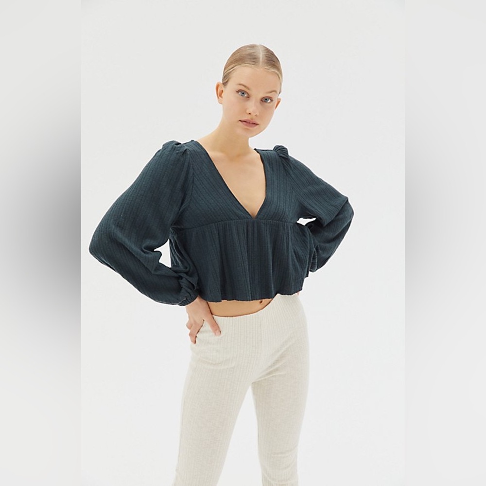 UO BABYDOLL FLOUNCEY TOP- GREEN